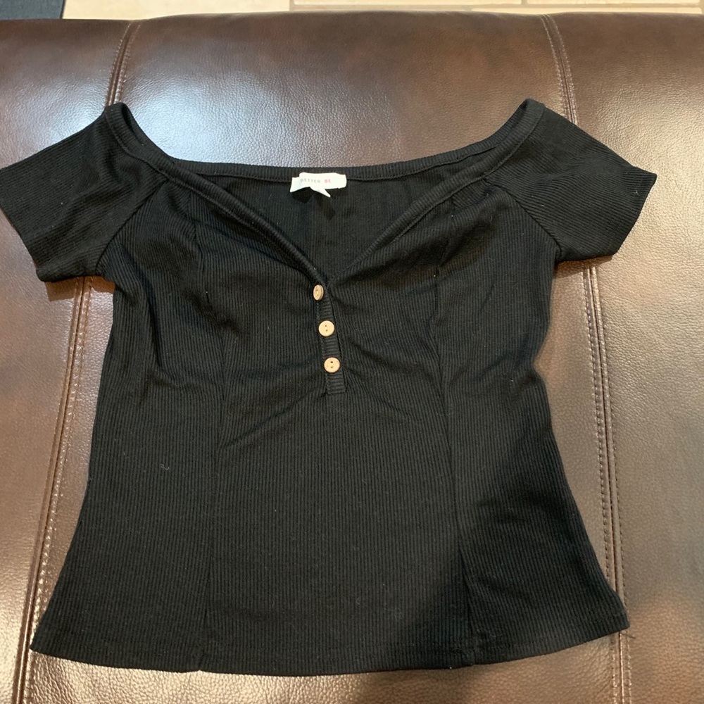 Black off the shoulders fitted crop top